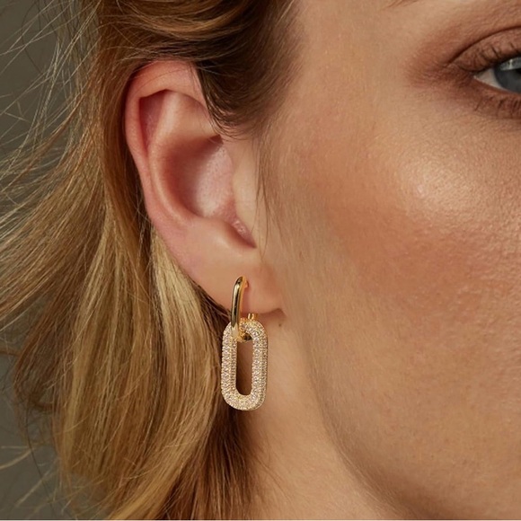 Elegant Vintage Gold Hoop Earrings - Picture 2 of 4